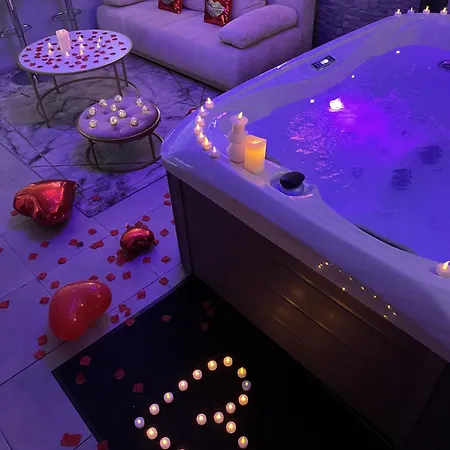 Galaxy - Mercure Jacuzzi Privatif דירה