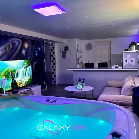 Galaxy - Mercure Jacuzzi Privatif דירה Champigneulles
